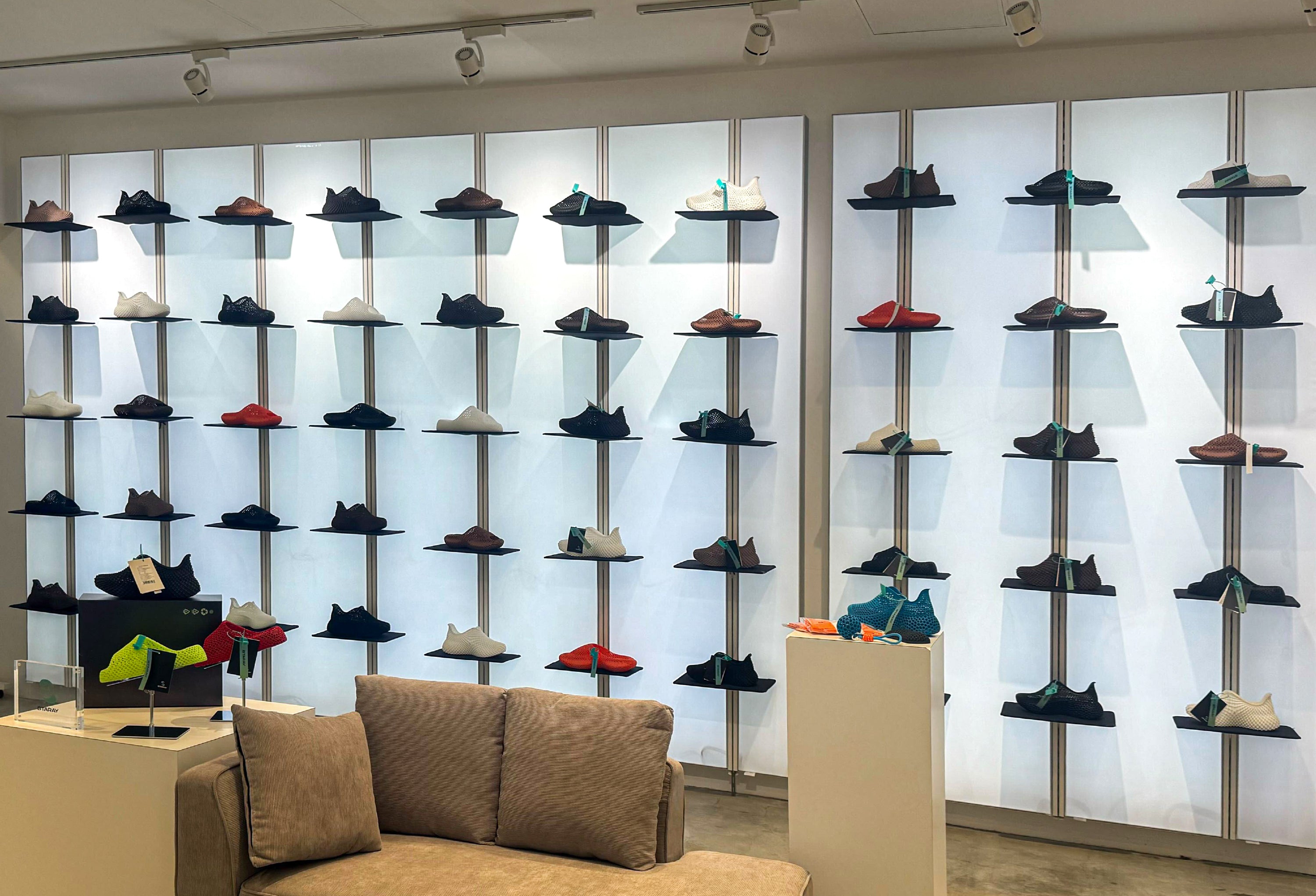 STARAY北堀江店の店内風景